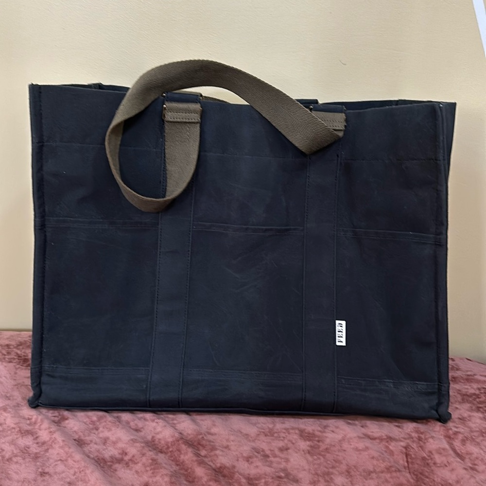 Feed organizer tote